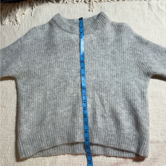 Everlane Alpaca Crew Neck Sweater  M - Picture 6 of 6